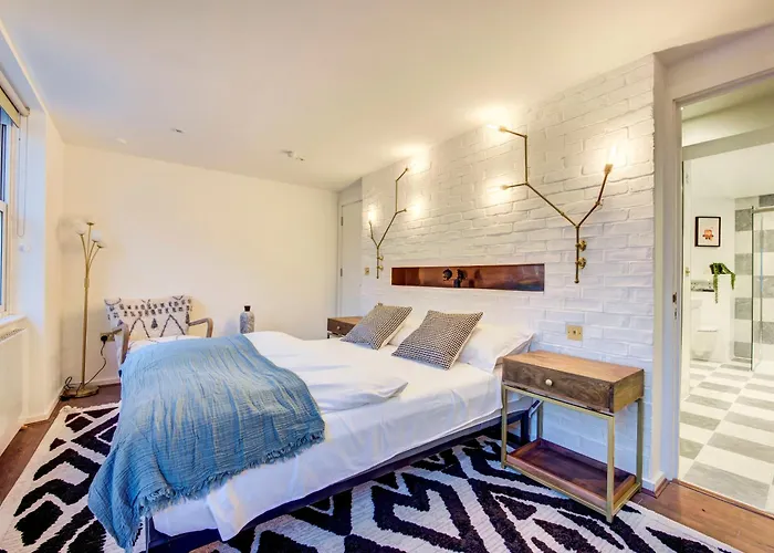 Prime Location Marylebone 4 Bed Designer Flat
